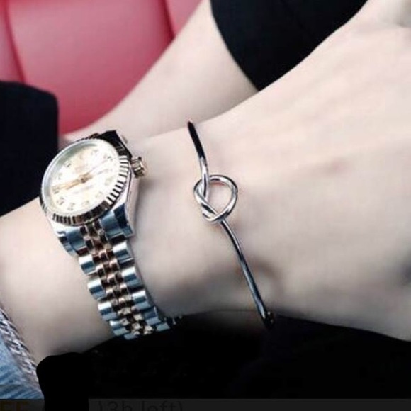 Dainty Knot Bracelet - Picture 2 of 5